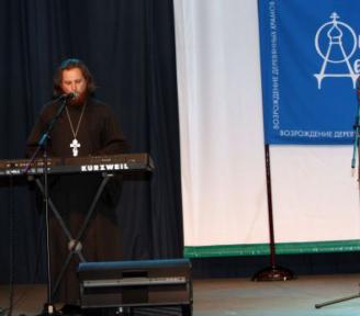 Видео песни "Небо зовет" в исполнении о. Димитрия Николаева на общей встрече Проекта 28.10.2013