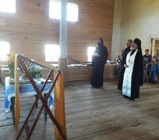 Епископ Плесецкий и Каргопольский Александр посетил Храм Николая Чудотворца в Ворзогорах