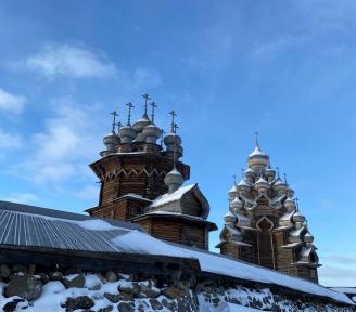 На острове Кижи приступили к обучению выпускники Школы плотников и добровольцы нашего Проекта