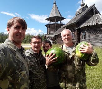 Командир и несколько участников экспедиций "Поля" и "Масельга" прибыли в Карелию
