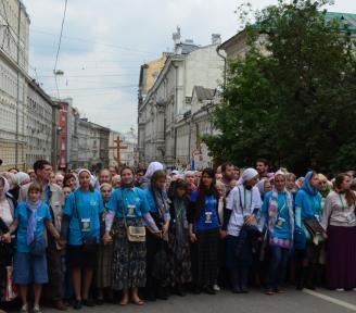 Участие добровольцев в Крестном ходе, посвященном 700-летию начала служения в Москве святителя Петра