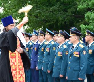 Священник Алексий Яковлев благословил молодых офицеров РВСН